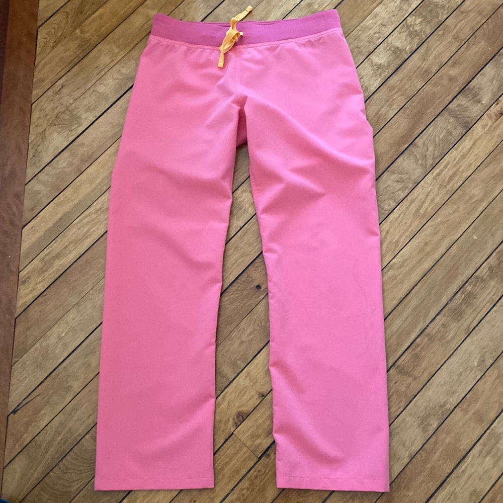 Figs neon pink Livingston S PETITE